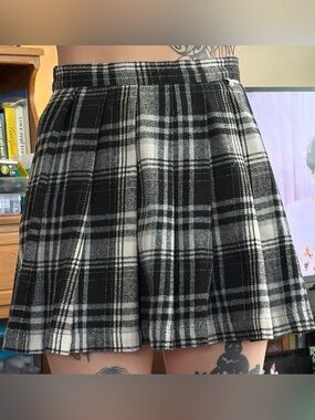 Angel Kiss Black & White Plaid Pleated Skirt